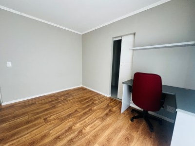 Unfurnished room available in the suburbs