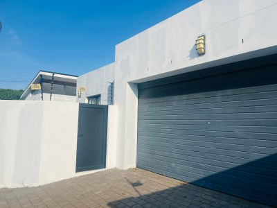 Unfurnished room available in the suburbs